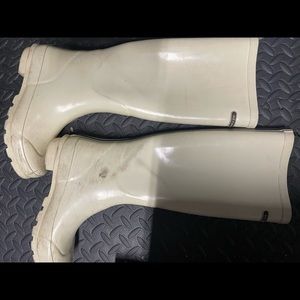 Henri Bendel Rainboots